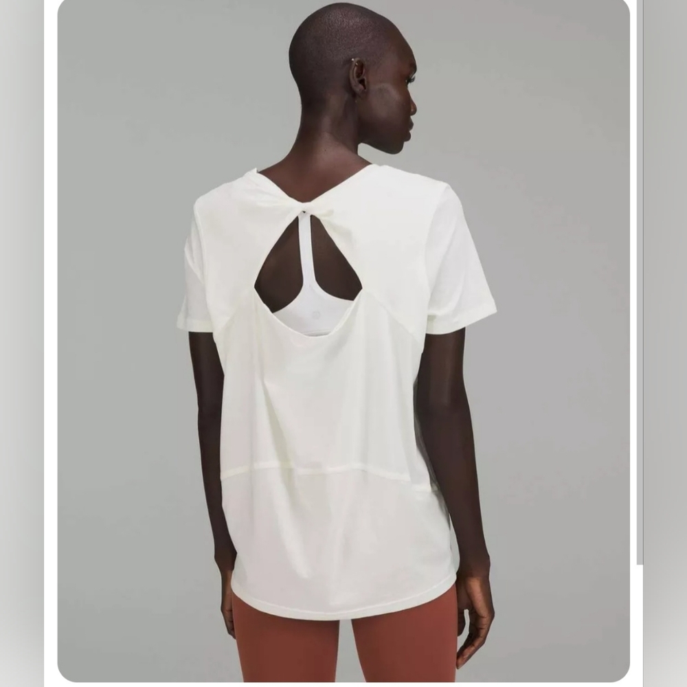 Lululemon keyhole back tshirt